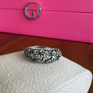Vintage Sterling Silver 925 Ring with Flowers